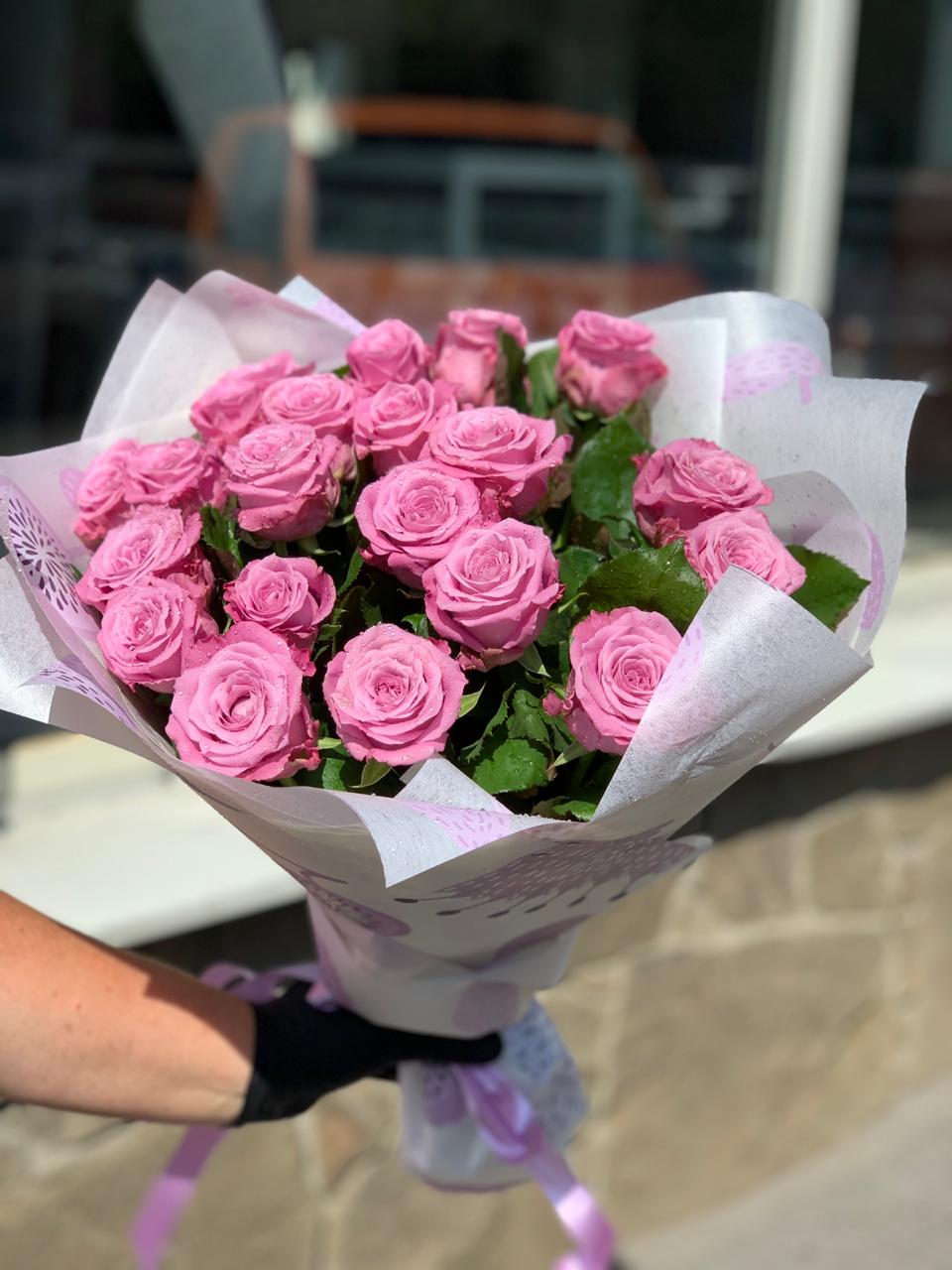 В букете 25 роз